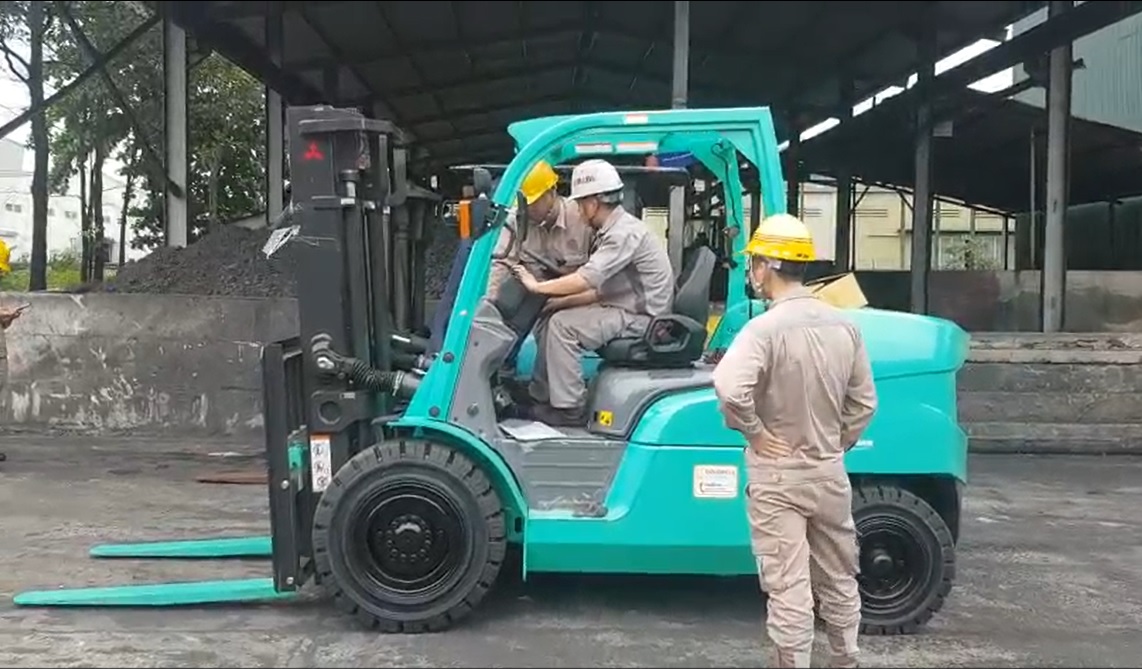 hướng dẫn vận hành xe nâng 5 tấn cho lái xe nâng của Thép Việt Ý