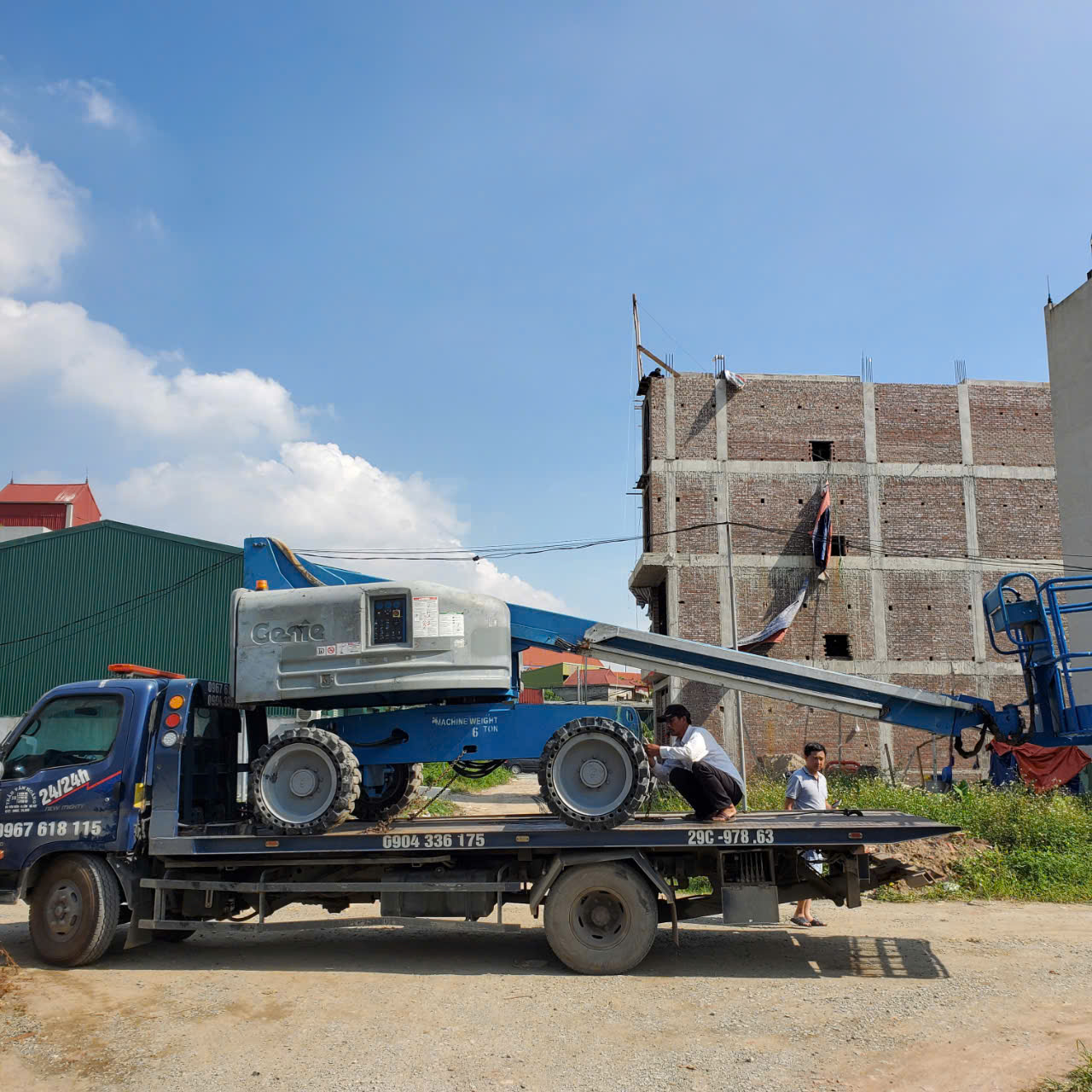 Cho thuê xe boom lift tại dự án Jungtech Nghệ An