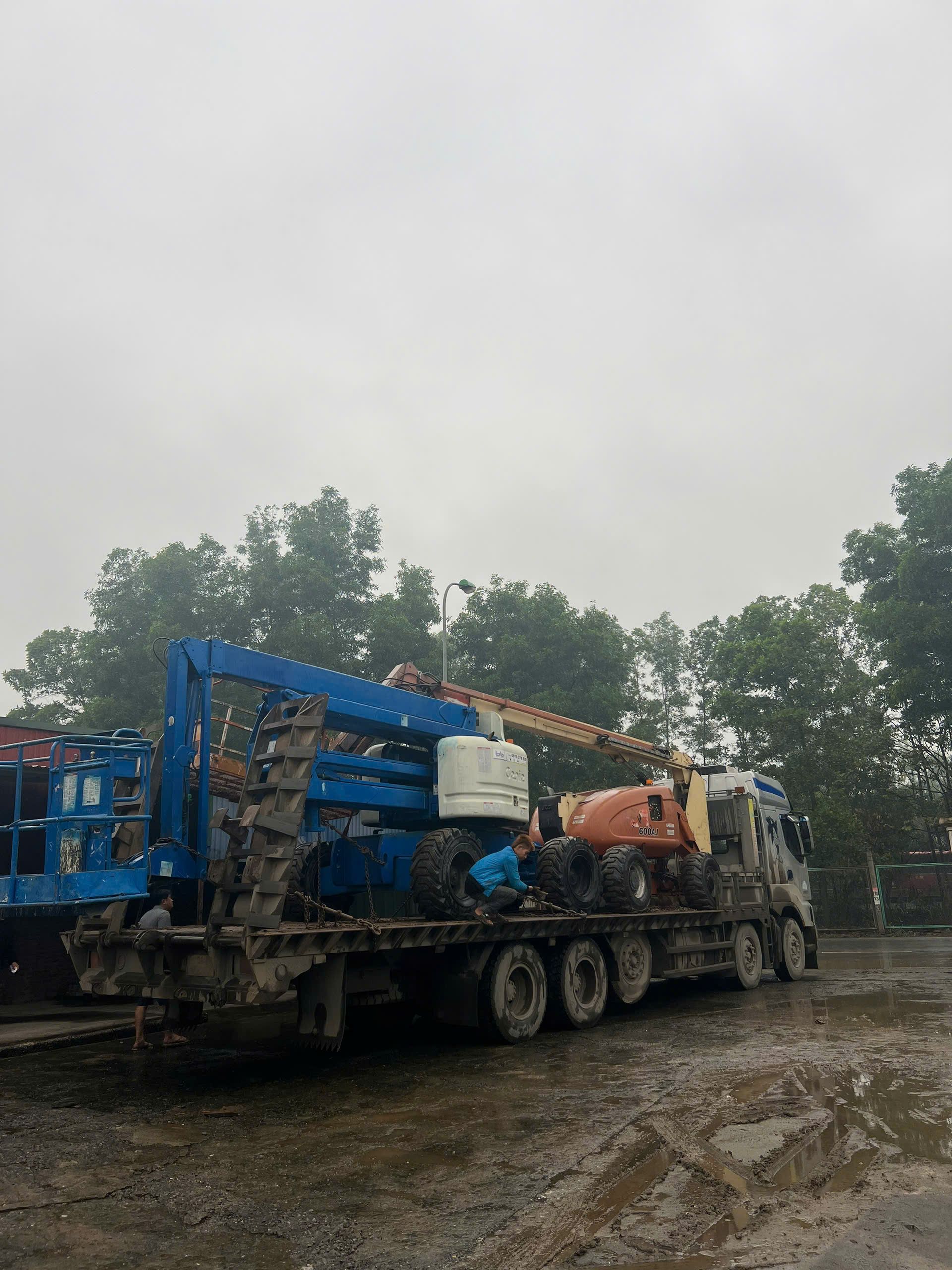 Thuê xe nâng người boomlift Hà Nam