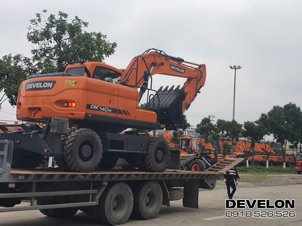 Máy xúc bánh lốp Doosan DX140W