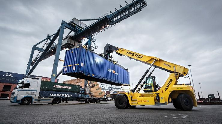 ReachStacker là gì? Có mấy loại ReachStacker và giải thưởng GOOD DESIGN™ dành cho xe nâng container ReachStacker RS45-46 Hyster