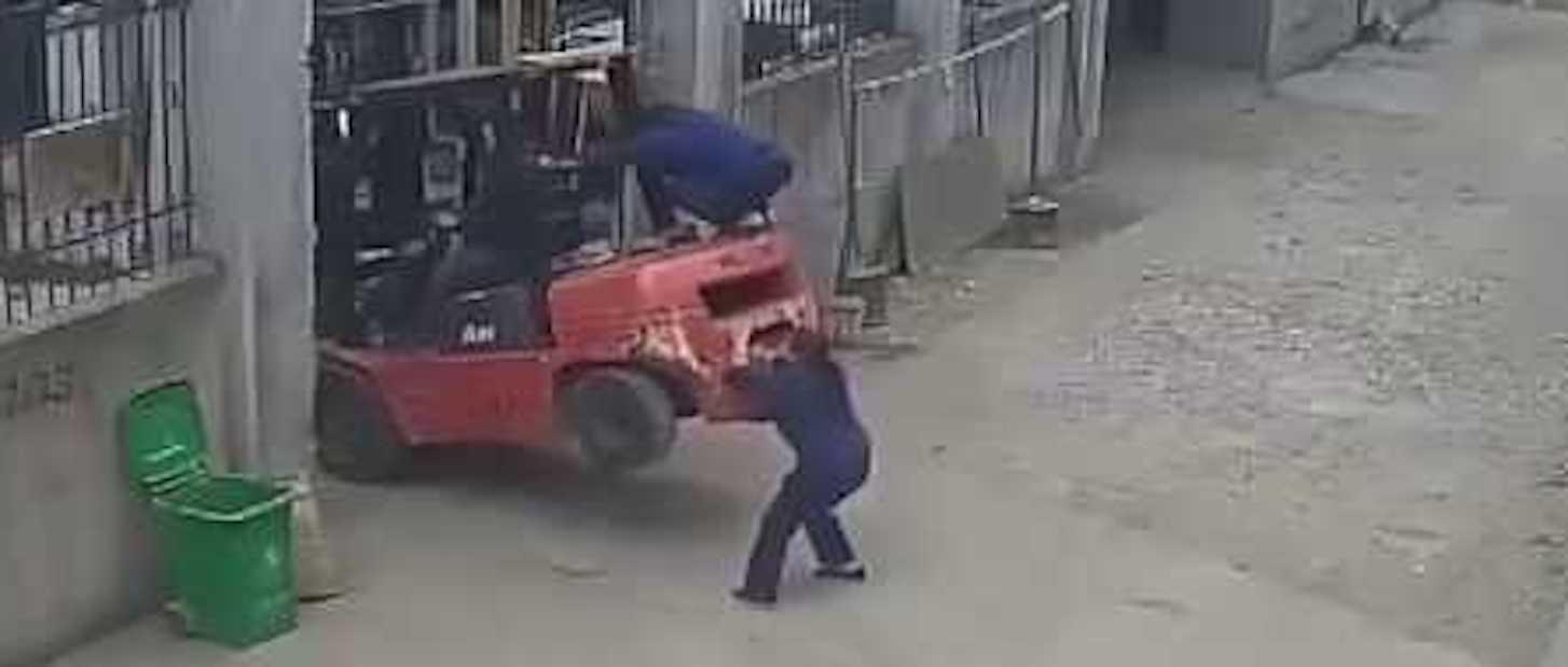 Khu vực an toàn dành riêng cho xe nâng và 10 kinh nghiệm vận hành xe nâng an toàn