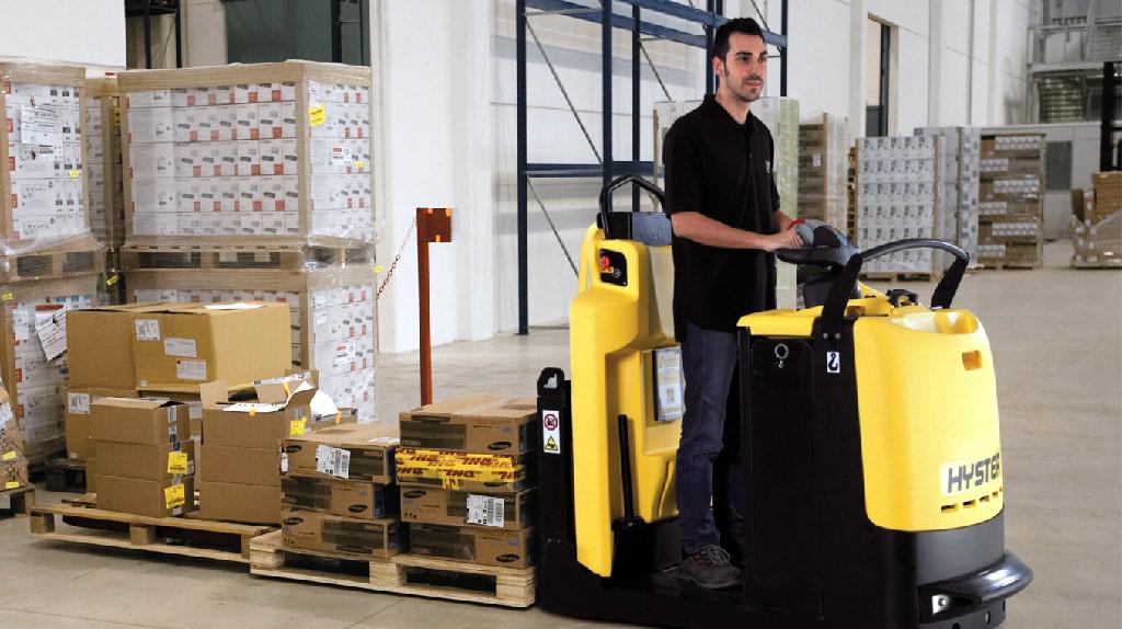 Xe nâng dùng cho lối đi hẹp và 3 giải pháp tối ưu sự thoải mái lái xe trong kho thực phẩm