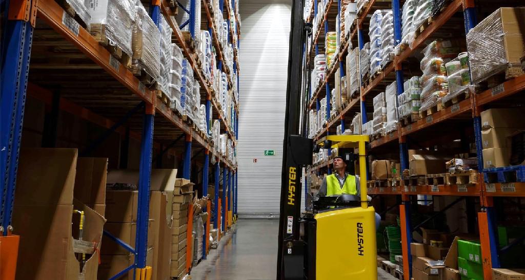 Xe nâng hàng và 7 + 1 giải pháp cho siêu thị & kho ngành hàng bán lẻ Xe nâng hàng và 7 + 1 giải pháp cho siêu thị & kho ngành hàng bán lẻ