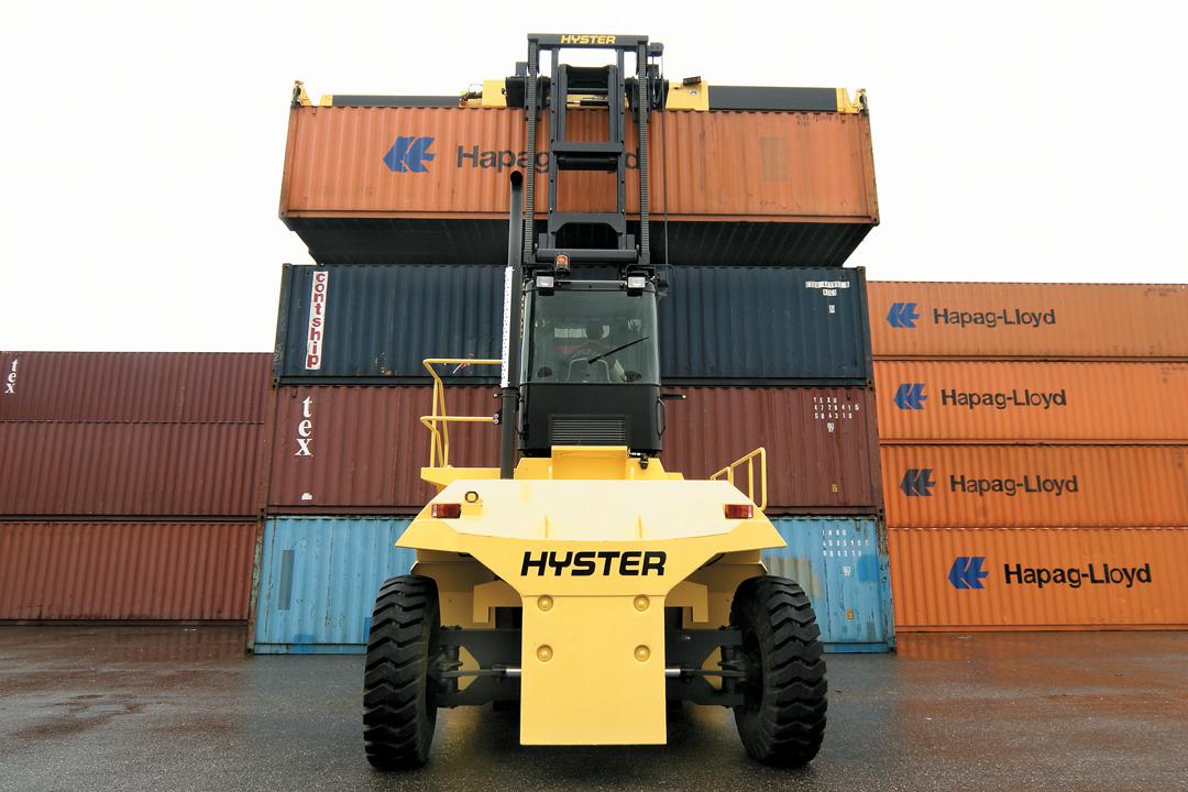 xe xếp chồng container