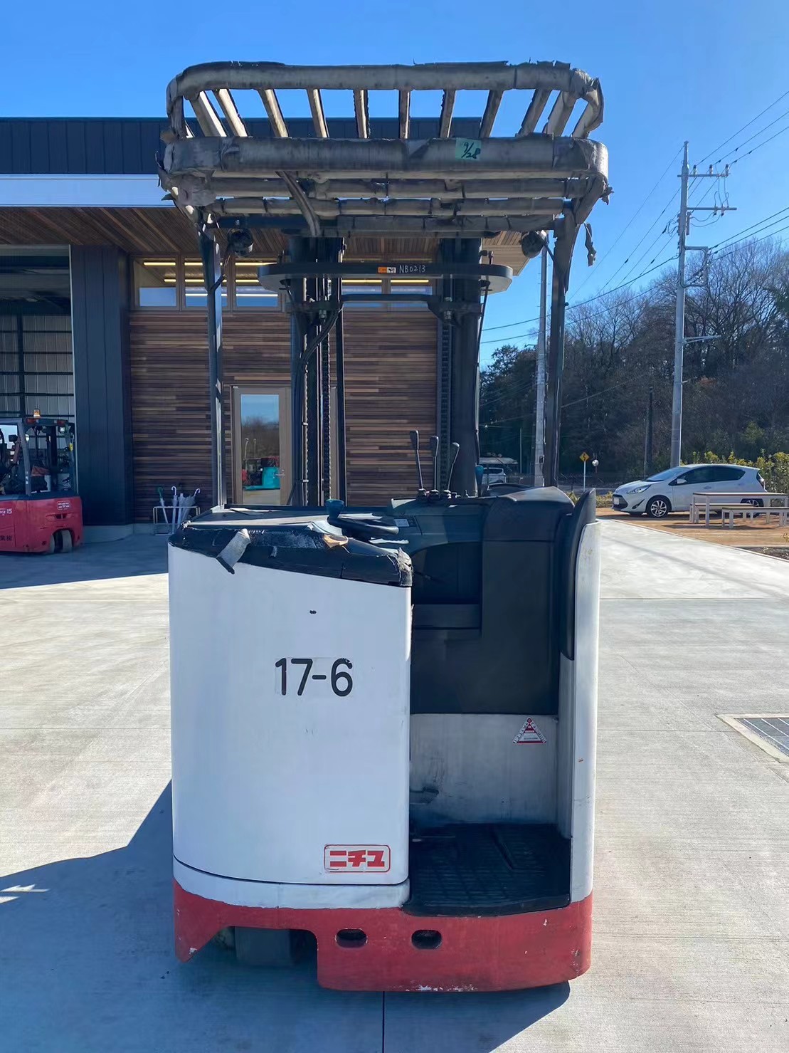 Thanh lý xe nâng cũ Reachtruck 2 tấn Nhật Bản