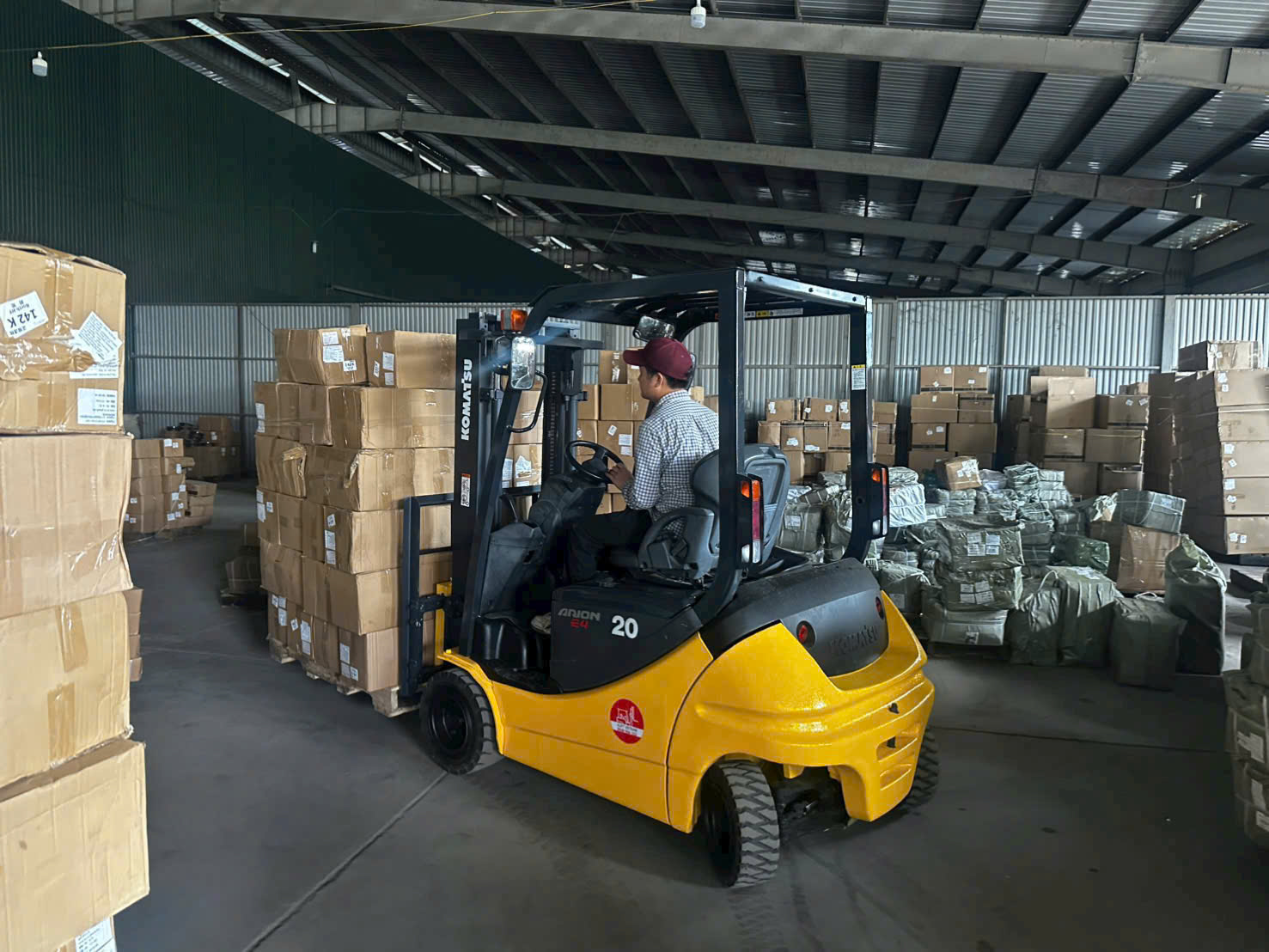 Xe nâng nhật bãi Komatsu 2 tấn Xe nâng nhật bãi Komatsu 2 tấn