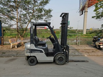 Xe nâng cũ 1.5 tấn Nissan cũ 4m lốp đặc