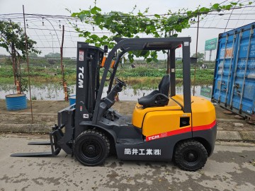Bán xe nâng cũ 2.5 tấn TCM Nhật Bản có gật gù, lốp đặc