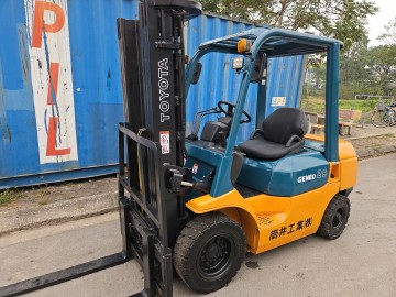 Xe nâng cũ Toyota 2.5 tấn