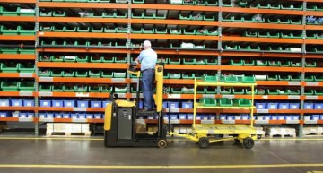 Xe nâng người nhặt hàng tầm thấp Order picker LO 2.0-2.5 Hyster Premium